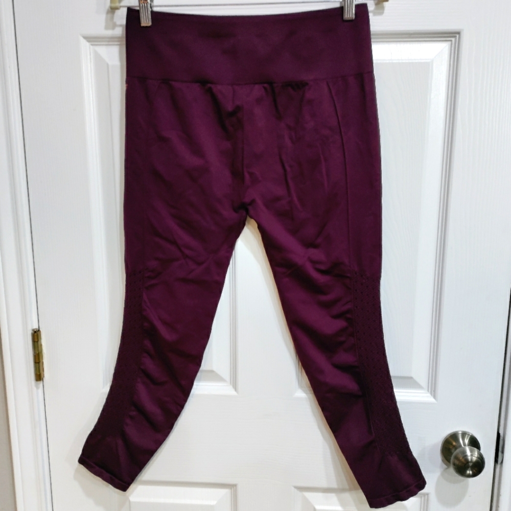Fabletics burgundy cropped leggings women's size XL